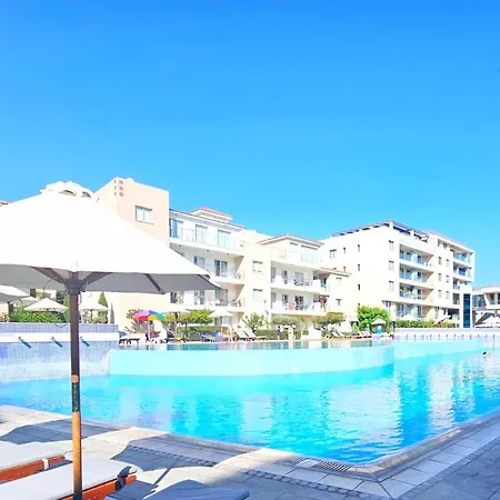 Elysia Park Apartments Paphos Exterior photo