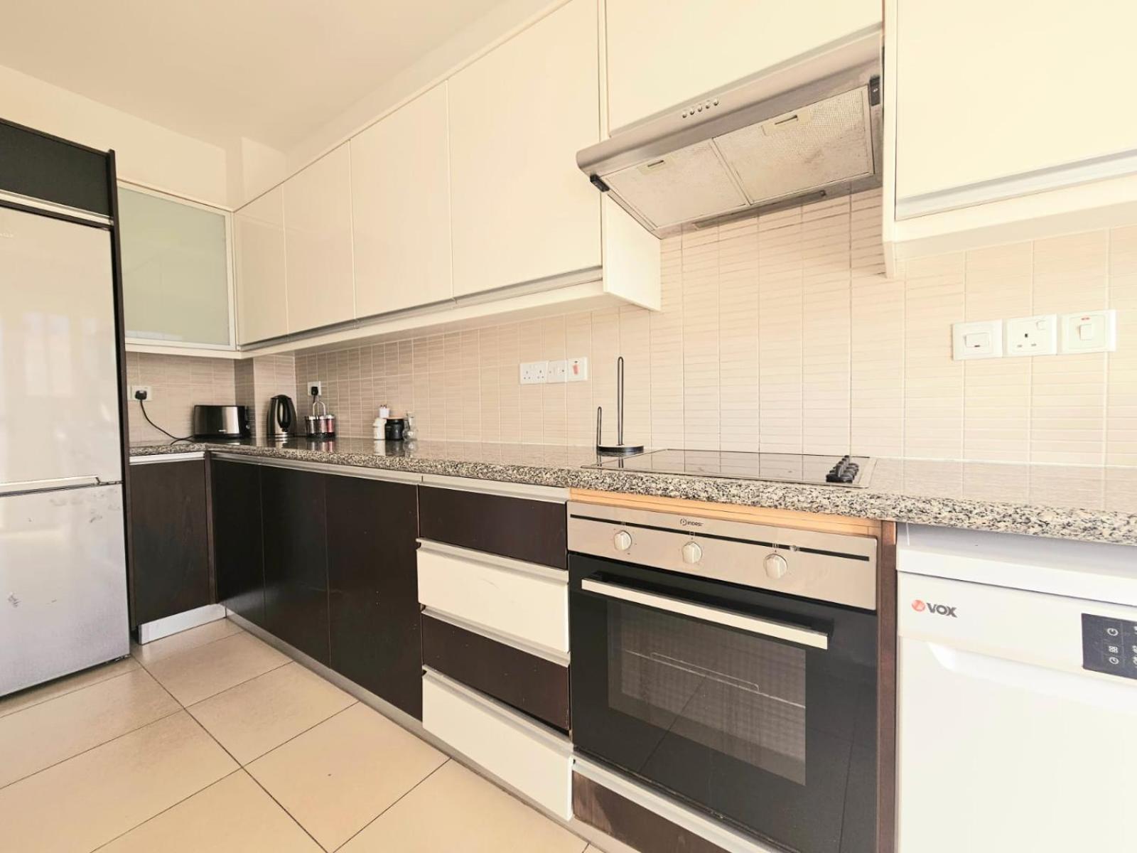 Elysia Park Apartment *